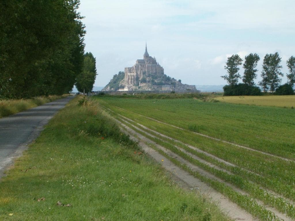 Chemin dans la baie du Mont-Saint-Michel