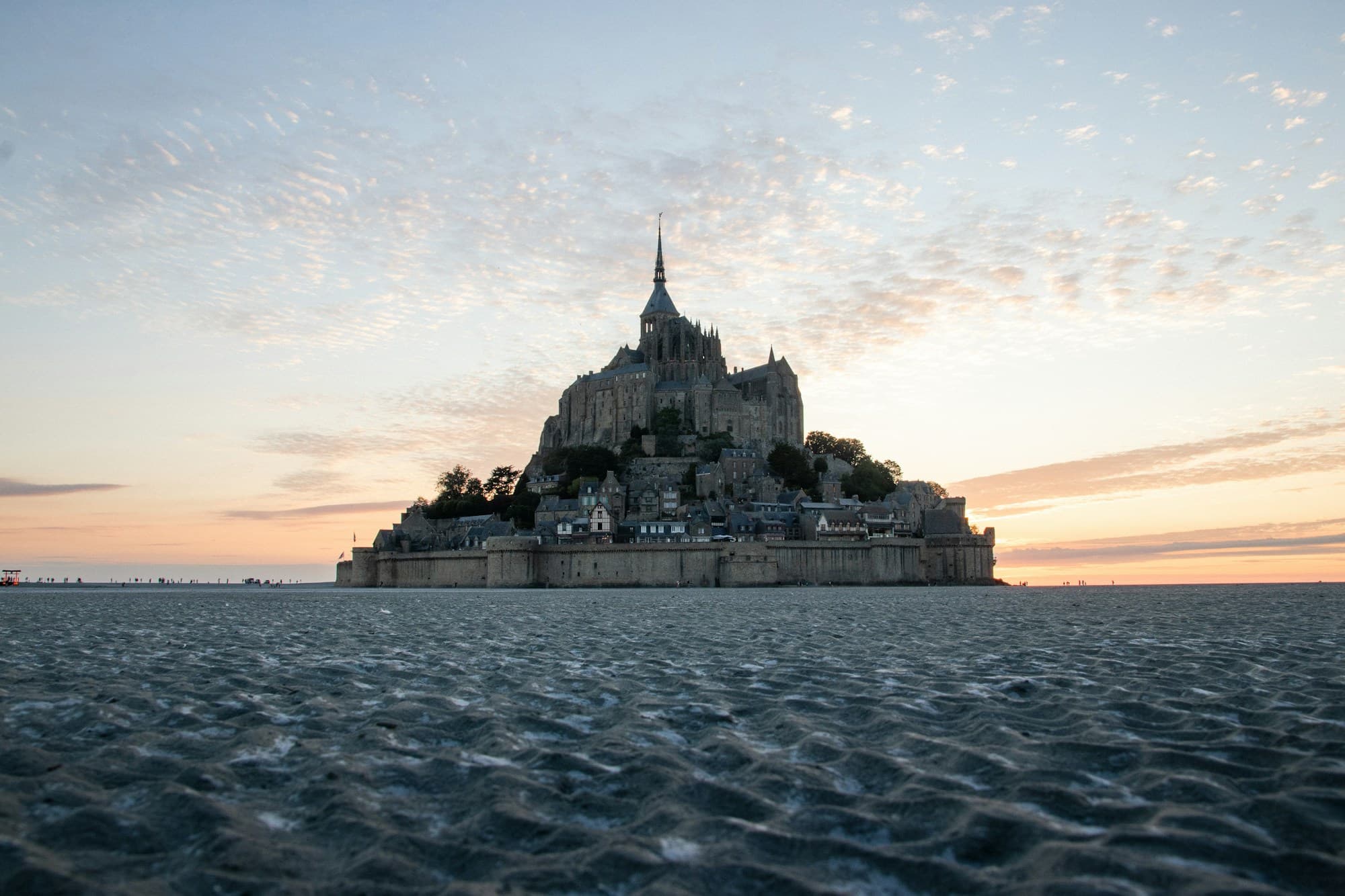 Le Mont-Saint-Michel à l’aube